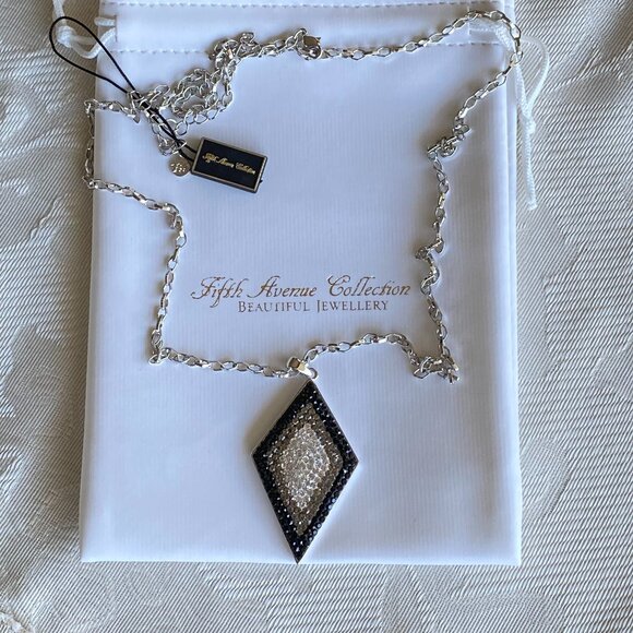 Butler Stunning Diamond Shape Crystal Necklace NWT - Picture 2 of 8